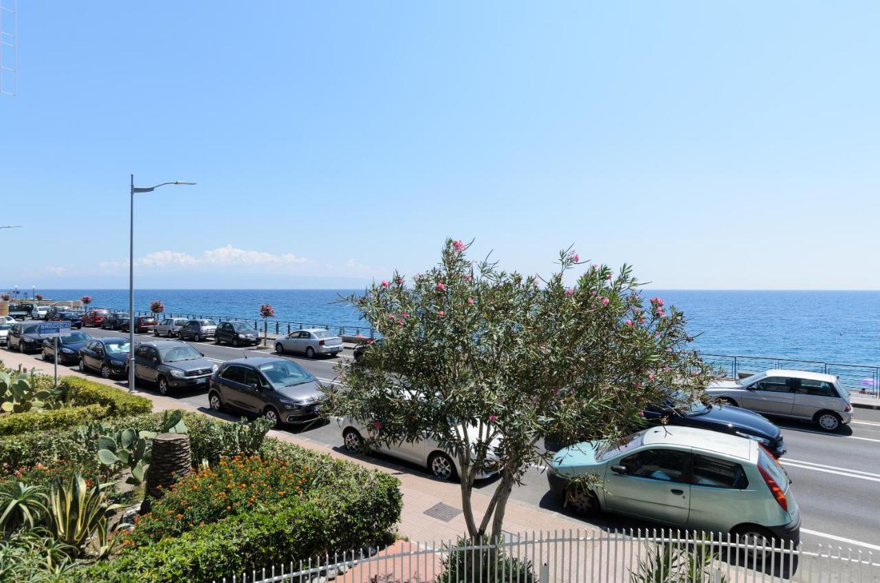 Marina D'Agro Residence Santa Teresa Di Riva Exterior foto